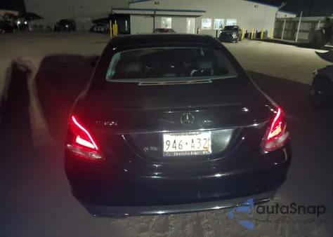 2017 Mercedes-Benz C 300 из США, поврежденный, VIN 55SWF4JB1HU222896